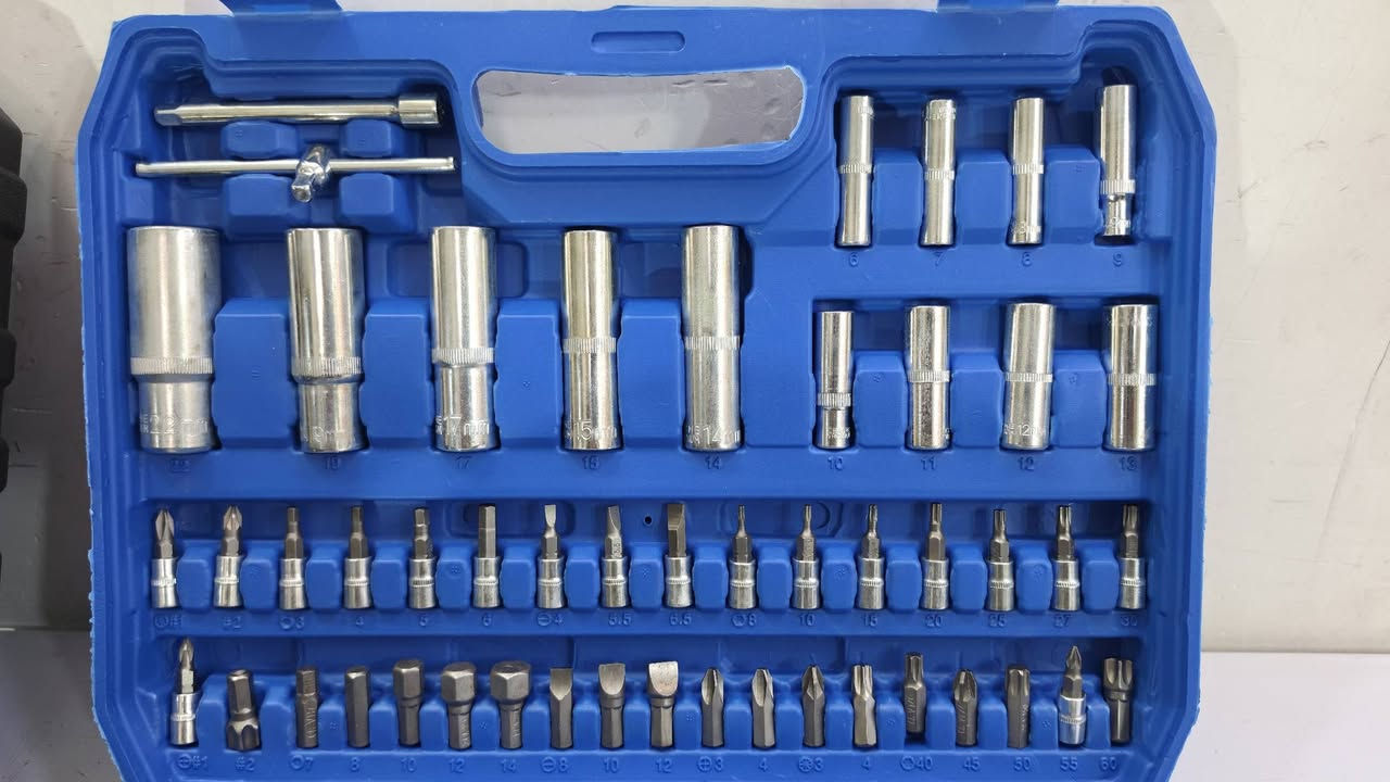 سيت عدة 108 قطعة كلشي موجود بيه السعر 30 مع التوصيل ***********

نص مكتوب في الصور:
- TOOLS PROFESSIONAL TOOLS 108 PCS طقم مفتاح بوكس كامل 108 قطعة كل اللي تحتاجه في طقم واحد جودة عالية ومتانة طويلة مناسب لجميع أعمال الصيانة والإصلاح مقاسات متنوعة تغطي معظم الإستخدامات شنطة بلاستيكية قوية وسهلة الحمل مناسب للورشة، للبيت، وللسيارات مقاسات متعددة من البوكسات مفتاح راتشيت عالي الجودة إطارات ومفاصل تمديد مفكات ومجموعة بتات مختلفة شنطة متينة وعملية المحتويات 108 قطعة 13-1/4" DR. 6PT. REG SOCKETS:5.4, 4.5,5.5,5,6,6.5,7, 8, 9, 10, 11, 12, 13,14mm 8-1/4" DR. 6PT. DEEP SOCKETS:6.7, 8, 9, 10, 11, 12, 13mm 5-1/2" DR. STAR REG. SOCKETS: E4, E 5, E6, E7, E8 3-1/4" DR. BIT SOCKETS: P0, P1, P2, P3 2-1/4" DR. BIT SOCKETS: PH1, PH2 2-1/4" DR. BIT SOCKETS: PZ1, PZ2 4-1/4" DR. BIT SOCKETS: HW 3, 4, 5, 6mm 7-1/4" DR. BIT SOCKETS: TX8, 10, 15, 20, 25, 27, 30 1-1/4" DR. RATCHET HANDLE 1-1/4" DR. EXTENSION BAR 4" 1-1/4" DR. SLIDING T BAR 1-1/4" DR. UNIVERSAL JOINT 3-1/4" DR. SPINNER HANDLE 17-1/2" R. 6PT. REG. SOCKETS: 10, 11, 12, 13, 14, 15, 16, 17, 18, 19, 20, 21, 22,24, 27, 30,32mm 5-1/2" DR. 6PT. DEEP SOCKETS: 14, 15, 17, 19, 22mm 2-1/4" DR. STAR REG. SOCKETS: E10, E11, E12, E14, E16, E18, E20, E24 1-1/2" DR. RATCHET HANDLE 2-1/2" DR. EXTENSION BAR 5"-10" 2-1/2" DR. SPARK PLUG SOCKETS 16-21mm 1-1/2" DR. UNIVERSAL JOINT 1-1/2" DR. 6mm HEXAGON BIT COUPLER 1-3/8" FX1/2" M & W/. ADAPTER 4-1/1"HEK KEY WRENCH 1.27-1.5-2-2.5mm 3-8mm BIT FD3-10-12mm 2-8mm BIT PH3-PH4 2-8mm BIT PZ3-PZ4 5-8mm BIT HW7-8-10-12-14mm 5-8mm BIT TX40-45-50-55-60 توصيل سريع لجميع المحافظات ضمان الجودة على جميع القطع أفضل سعر في السوق أداة احترافية للمحترفين والهواة