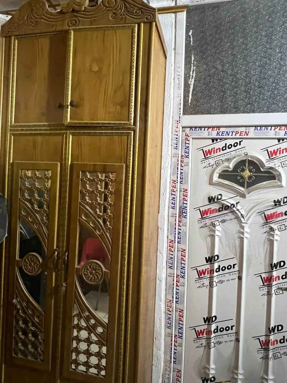 غرفه اخشاب • ٣ شهور • بلا كسر