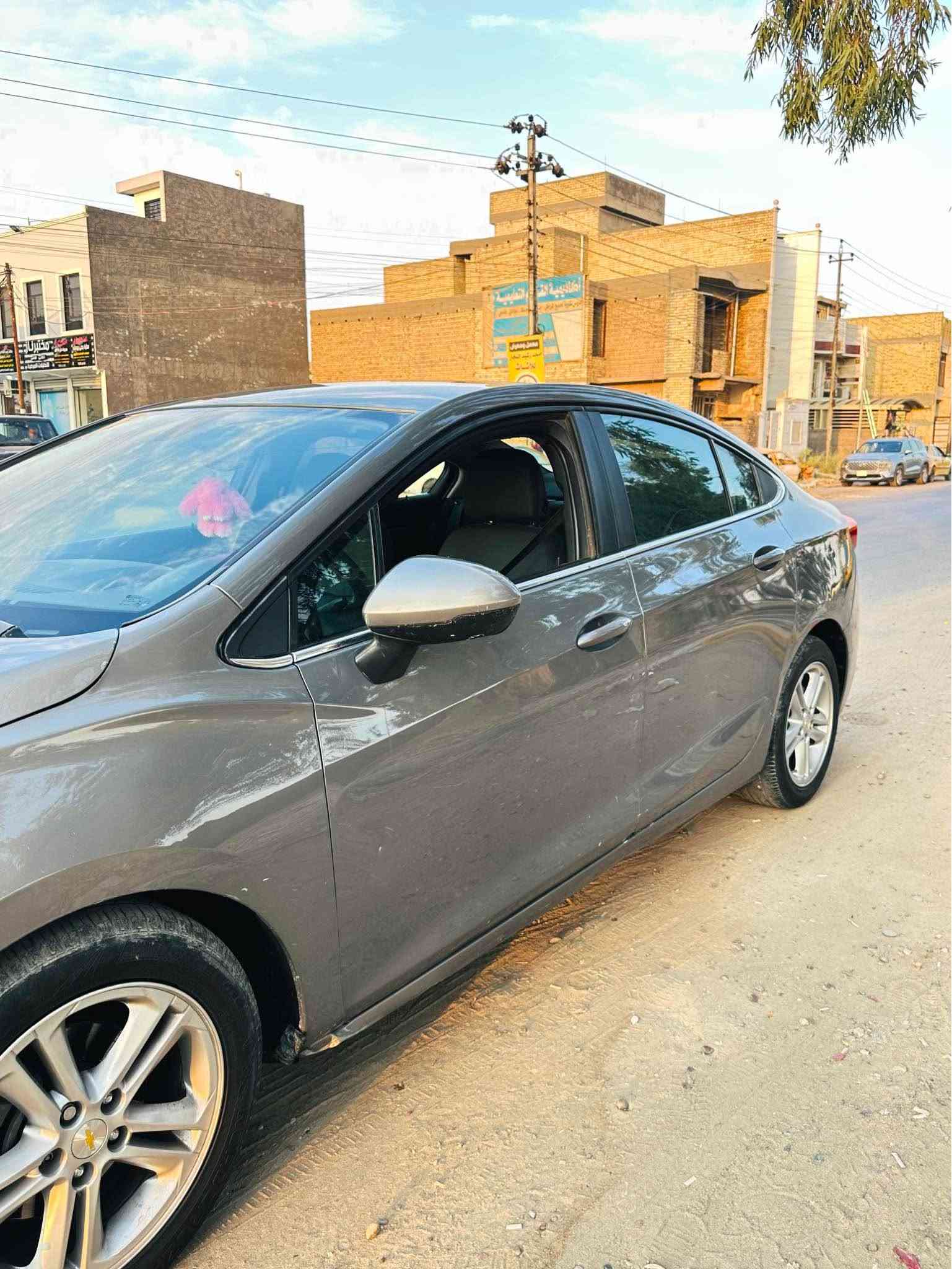 السلام عليكم 
للاتصال *********** 
كروز ١٨ فول مواصفات عدا الفتحة 
السيارة بيها اربع قطع صبغ
رقم جديد هزة وسنوية ٢٠٣٠ 
كير مكينة تبريد كفالة 
مري نقطة عمياء و رادار شاشة كامرة بلادي 
بصمة تشغيل و تشغيل عن بعد واربع بيبان بصمات 
تدفاة كشنات و الكشن كهرباء 
شاشة اعطال وشاشة دجتال وسبيد 
توقف اوتو ستوب 
كشنات مخمل 
مكاني الشعب بغداد, العراق
