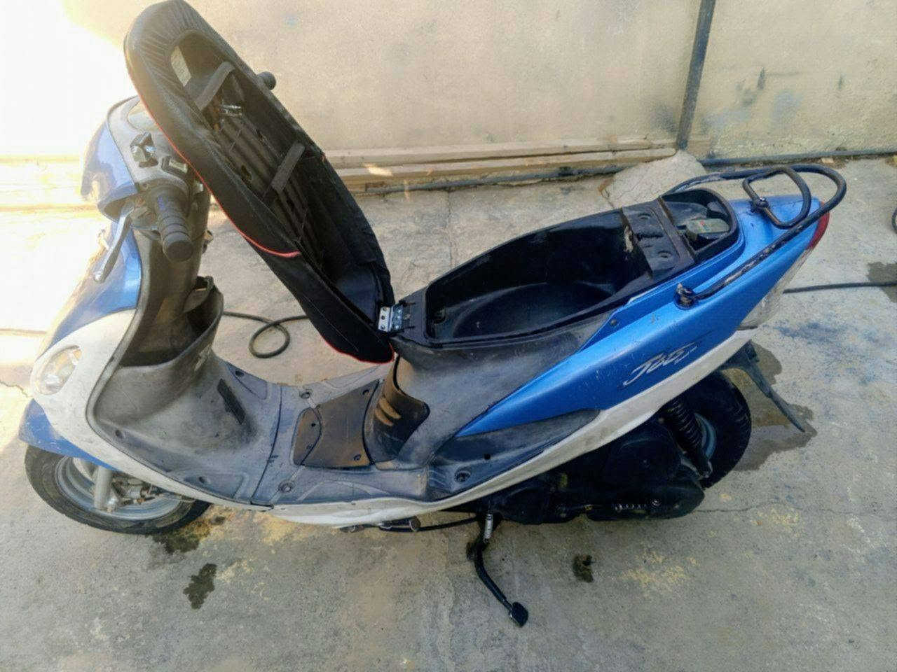 السلام عليكم ماكس منغولي للبيع نكره سلف وهندر مكينته مكفوله من تبخير نضوح صوت شلعه ومعدل شك الكاع ✈️ كهربائيات كلها شغاله هورن اشاير لايت عالي ناصي كله شغال تخم تاير جدد اورقه موجوده دراجه خير من الله كامله السعر 425 وبيها مجال للشراي مكاني بغداد الامين الثانيه وهذا رقمي ***********☎️
