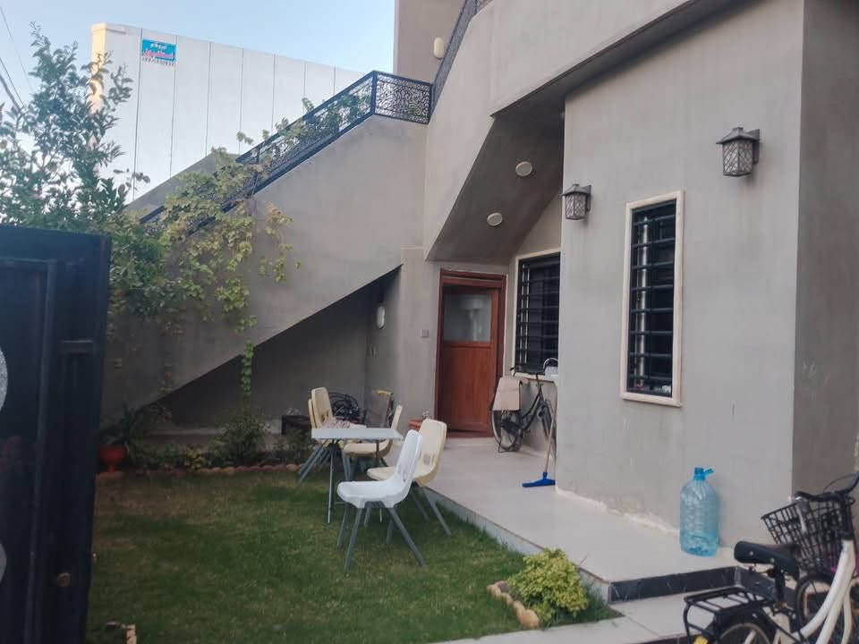دار للبيع طابو ملك صرف 
المساحة 300 متر 
طابقين منفصل الطابق الأول يحتوي على /(4غرف نوم _استقبال_صالة_مطبخ قاطع صحيات داخل _ كراج حديقة مع صحيات خارجية
الطابق الثاني يحتوي على /درج خارج غرفتين نوم _استقبال_صالة_مطبخ_قاطع صحيات )
طابق الثاني مؤجر  250الف دينار 
العنوان كركوك حي عسكري قرب جسر ليلان 
السعر /325 مليون وقابل للتفاوض مباشر مع صاحب الطابو 
ملاحظة / ويصلح للاستثمار  بالشهر اكثر من600 الف دينار 
عنوان المكتب/ طريق بغداد قرب مجمع بوليفارد 
للاستفسار اكثر يرجى الاتصال بالرقم 
***********
