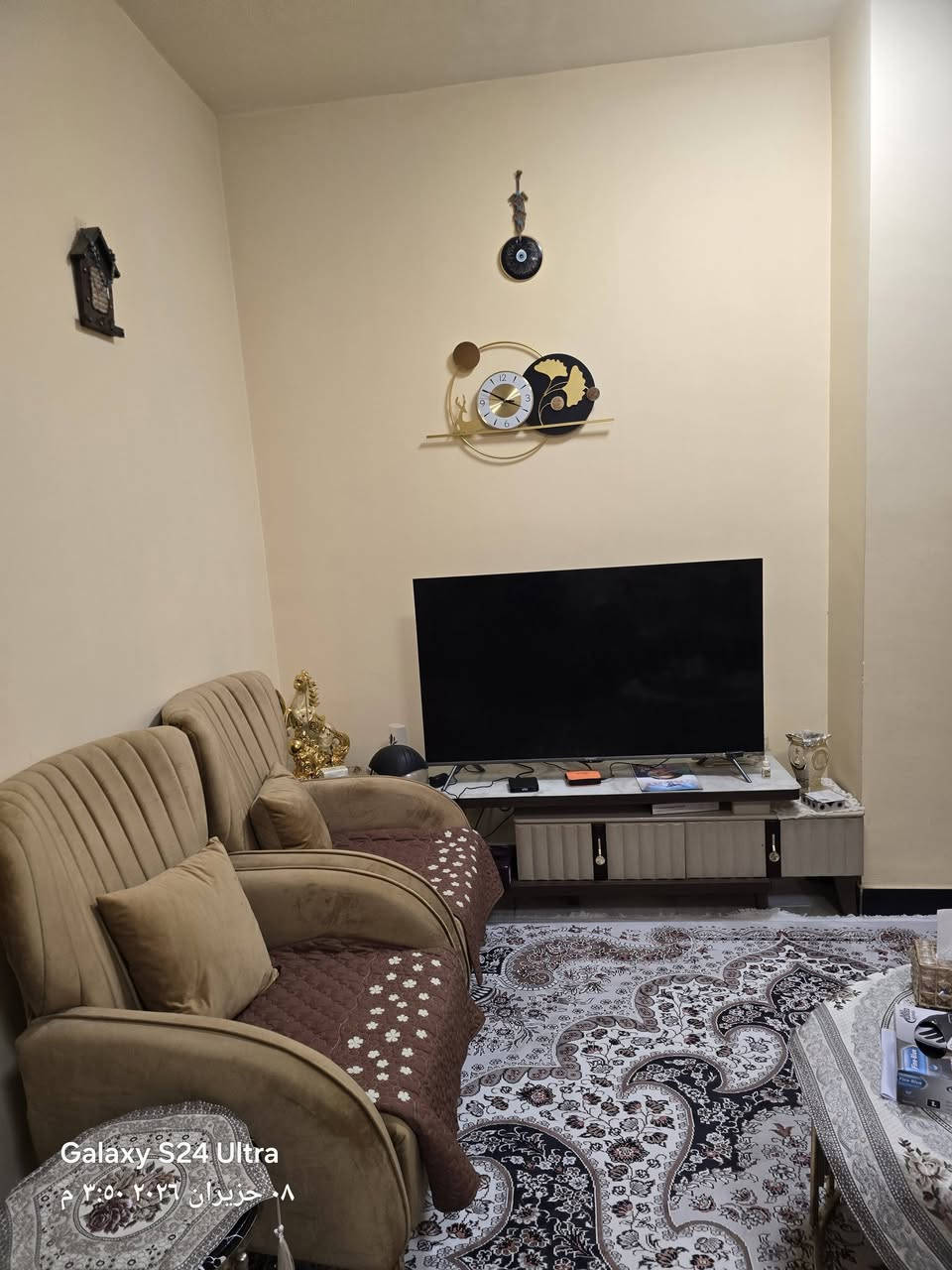 شقة في مجمع الامل السكني رقم 1 طابق اول، المساحة 110 عدد الغرف 2 ومشتملات رقم العمارة 28 شقه 6، مكان جيد وخدمات وقريب على سنتر الساعة، الشقه مع الاثاث بسعر بدون اثاث بسعر 195 وبيها مجال للجادين للتواصل على  الرقم ***********
