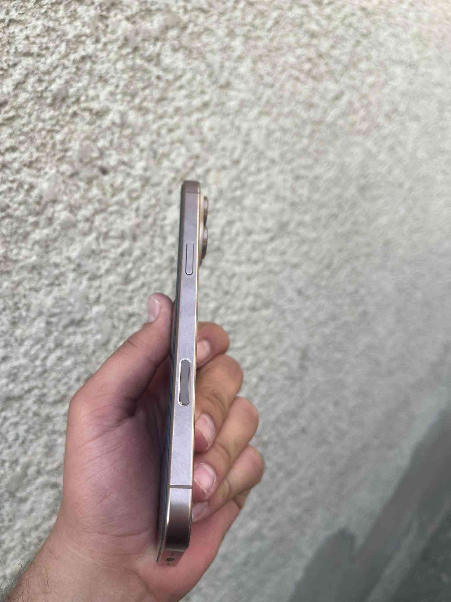 ايفون ١٦ برو ماكس ذاكره ٢٥٦ بطاريه ٩٤ جهاز مبدل شاشه اصليه مكاني بغداد زعفرانيه لتواصل ***********  السعر ٩٥٠ بي مجال

نص مكتوب في الصور:
- ٤:٤١
- حالة البطارية
- عادية
- تعمل بطارية iPhone هذه على النحو المتوقع. حول البطارية والضمان...
- الحد الأقصى للقدرة
- ٩٤٪
- هذا قياس لقدرة البطارية مقارنة بقدرتها عندما كانت جديدة. قد تتسبب القدرة المنخفضة بتقليل ساعات الاستخدام بين عملية الشحن والأخرى.
- عدد الدورات
- ٥٠٨
- هذا هو عدد مرات استهلاك iPhone لقدرة البطارية. معرفة المزيد...
- تاريخ التصنيع
- آذار ٢٠٢٥
- أول استخدام
- حزيران ٢٠٢٥
- ٤:٤١ حول الاسم iPhone (2) < إصدار iOS 27.0 < اسم الطراز iPhone 16 Pro Max رقم الطراز MYWJ3AE/A الرقم التسلسلي GR64537QQN سجل تاريخ القطع والخدمة الأغاني الفيديوهات ٣,٦٤٦ الصور ٣,٨٨٦ التطبيقات ١٢ السعة ٢٥٦ غ.ب. متوفرة ٢٢٤,٤٢ غ.ب. عنوان Wi-Fi 74:CC:40:99:FE:0C