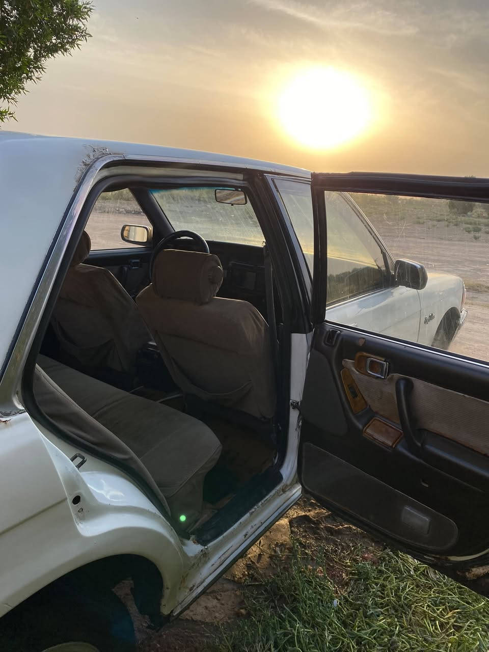 سيدان ١٩٨٩ • رقم بغداد • تاير جديد