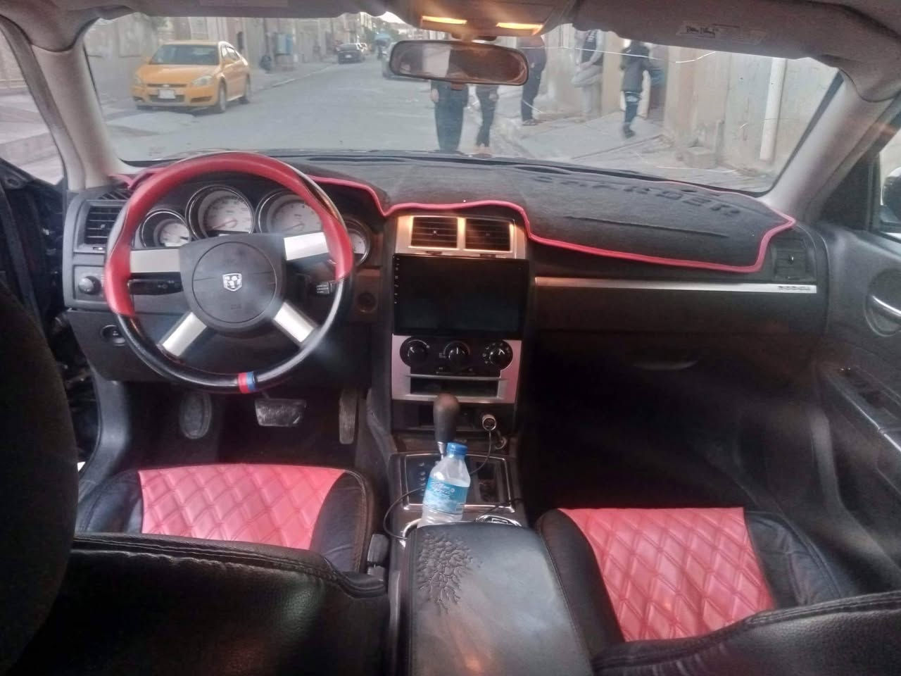 جارجر  2010 السعر 112بيه مجال قليل *********** مكان السياره كركوك 
كلين فقط بارد راس الجاملج صفحه السائق الامامي 
كير محرك  3500 بلادي اكسل تبريد بشرط  طخم تايرات جديده صدر امامي خلفي بشرط جديد   منظومه غاز  لايت زنون 
مسجل شاشه كامره
