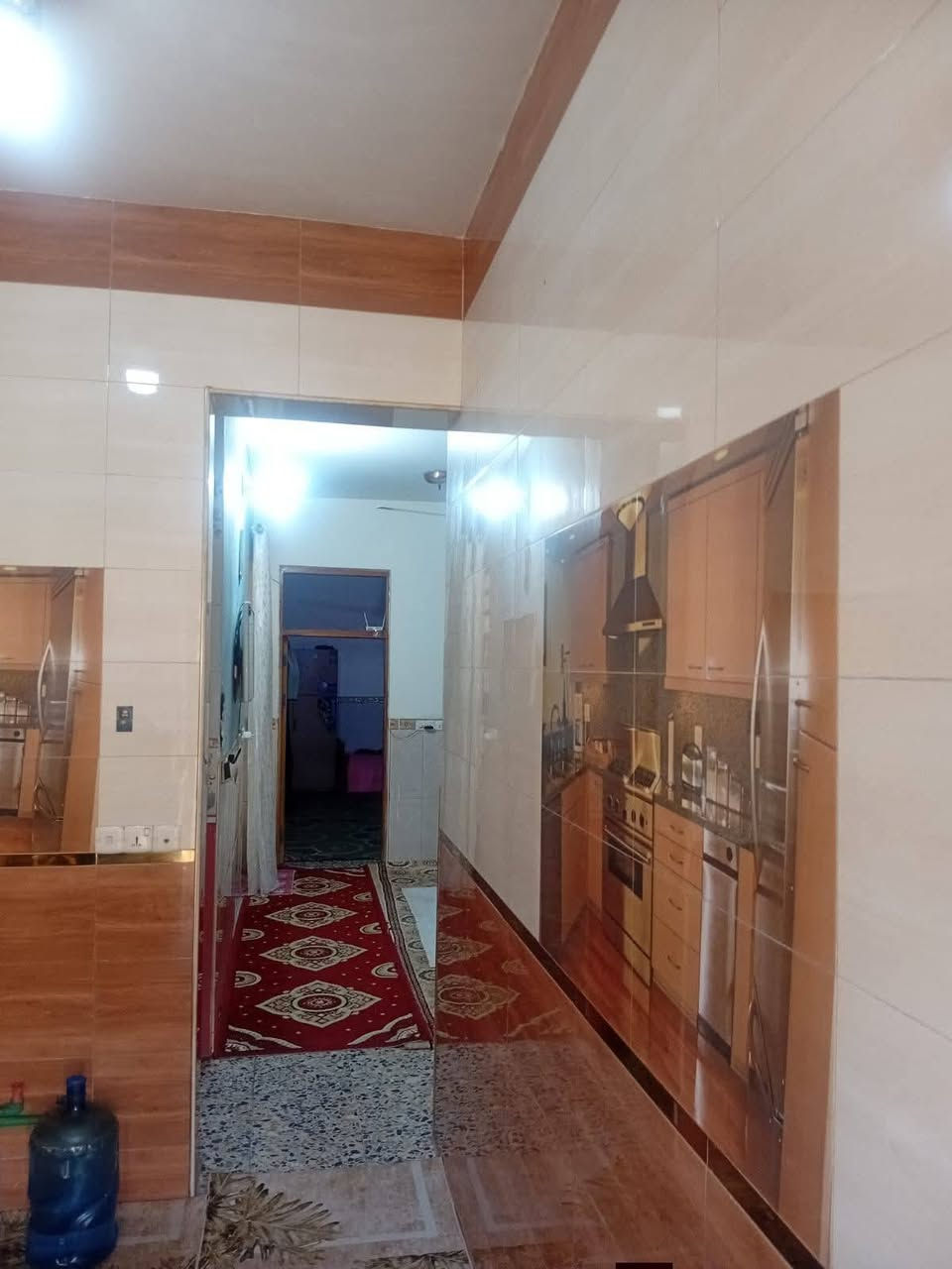 السلام عليكم بيت ١١٠م جبهه ٦نزال١٩ زراعي الوليد قريب مدرسة الوليد مقابل الأمن الوطني استقبال مطبخ صاله غرفتين خدمات كامله بيت مرتب وحلو بناء طابوق ٨٠ بي مجال *********** بي وتساب
