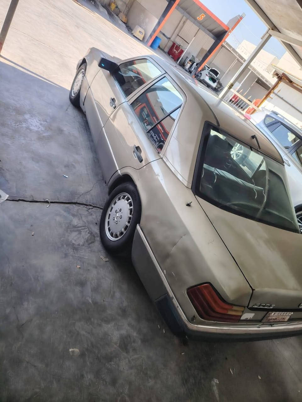 مارسيدس E300
موديل 1987
مكينه بلاديه
مكينه وكير بحاله جيده 

صدر تمام 

تبريد شغال 

رقم بغداد 

كشنات جلد 

فتحه سقف 

عنوان ديالى بعقوبه 

***********

سعر 58
