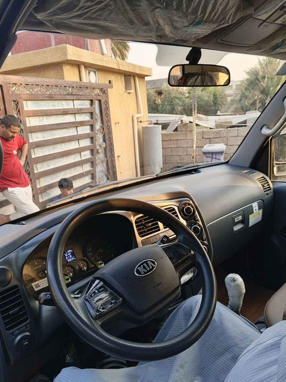 ياالله السلام عليكم للبيع 
كيا فحل موديل 22رقم بغداد دولي مميز 
كفاله عامه من الدعاميه للدعاميه 
شرط حته القواطي زلغ مابيهن 
ماشيه 99مكان السياره بغداد التاجي 
رقم الهاتف ***********.  ***********
