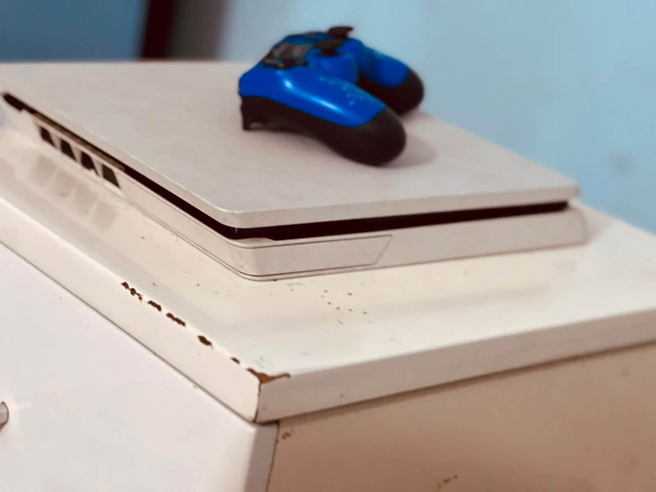 بلي 4 سلم
ذاكرة 500GB نظام 13.52 قابل للتهكير
كامل ملحقات مع كارتونة
الجهاز لوك مامفتوح ولا مصلح 
وياه fifa 26 و GTA 5 و it takes to
بيع او مراوس ب سيريس اس مستعمل مع فرق 
***********
السعر 250 وبي مجال التواصل واتس او اتصال
