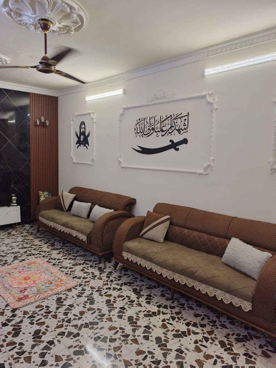 السلام عليكم
🏠بيت  للبيع طابق ونص 
......✴100مـــــــــتر (النزال8-----والجبهة12)
🔹منطقة الاصلاح -شارع الجزيرة
يحـــتوي البيت:
(استقبال ---ثنين غرف نوم ---ومطبخ بارد ومطبخ حار ---وصاله --وصحيات كاملة)
*الطابق الثاني* مامسكف وبي غرفه كامله سندويج.
💥الفرع تبليط +مجاري كاملة💥

 ☎️الرقم للاستفسار:*********** واتساب فقط🔹
♠السعر خاص♠
