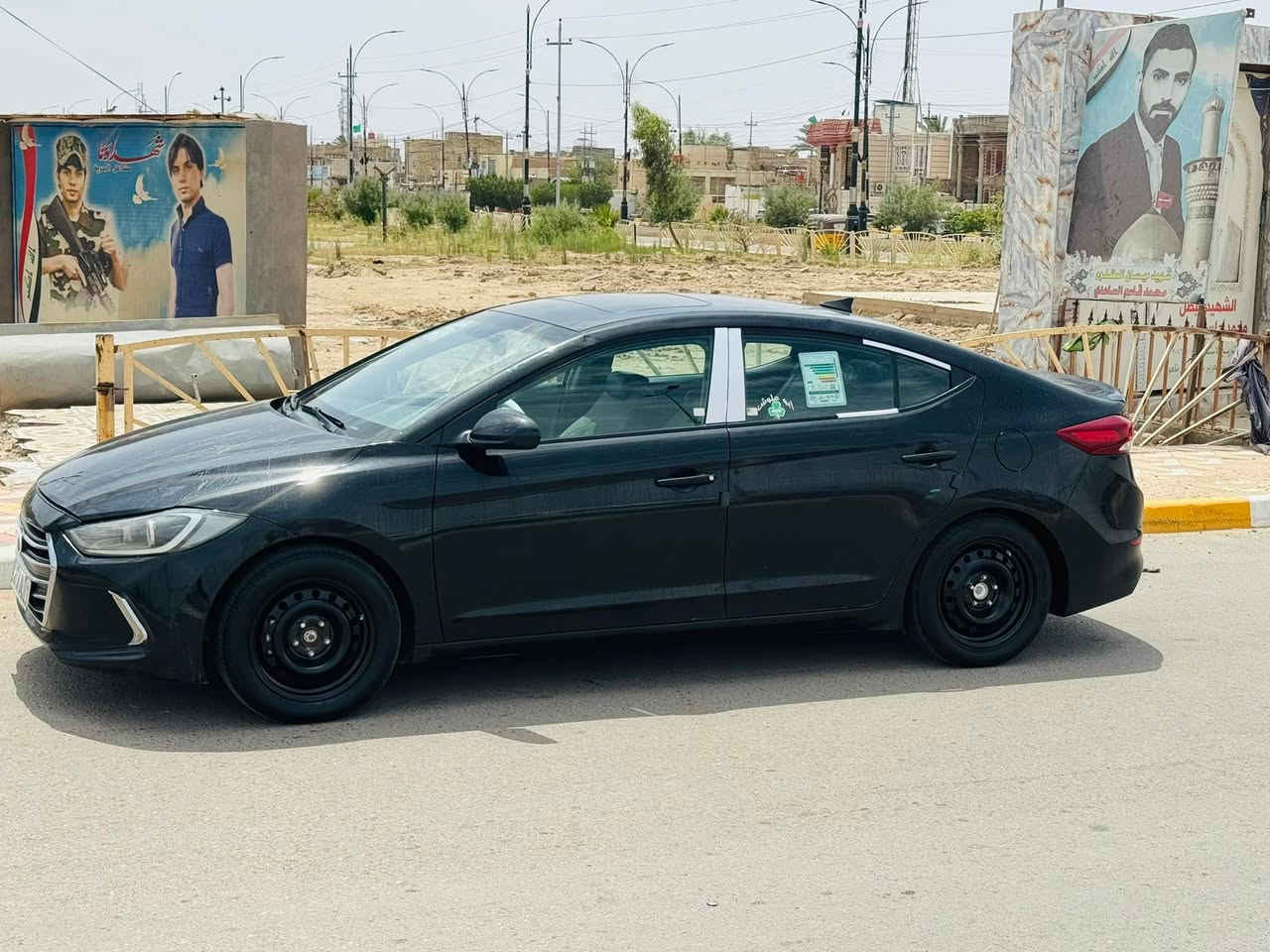 السلام عليكم الانترا مديل 18 وارد امريكي ليبل واحد فول الفول بصمه فتحه كشنات هيتر فول تحكمات رادار جانبي 
مري تعتيم شاشه جبيره كامره دواره السياره جاهزه للاخير 
مكينه وكيره هسه شادهن منظومه تبريد كلها جديده تخم تاير حداديه ماناقصها شي جاهزه والسياره ليبل واحد من امريكا بيها تعديد بسيط بالجنطه فقط ونظربت عدي باب الوره السايق وباقي ع وضعه ما مصلحه السياره رقم اربيل دولي وشرعيها باربيل يطلب عليها 25 ورقه  واني عارضها ب
78 ورقه وعنواني ميسان العماره ***********
