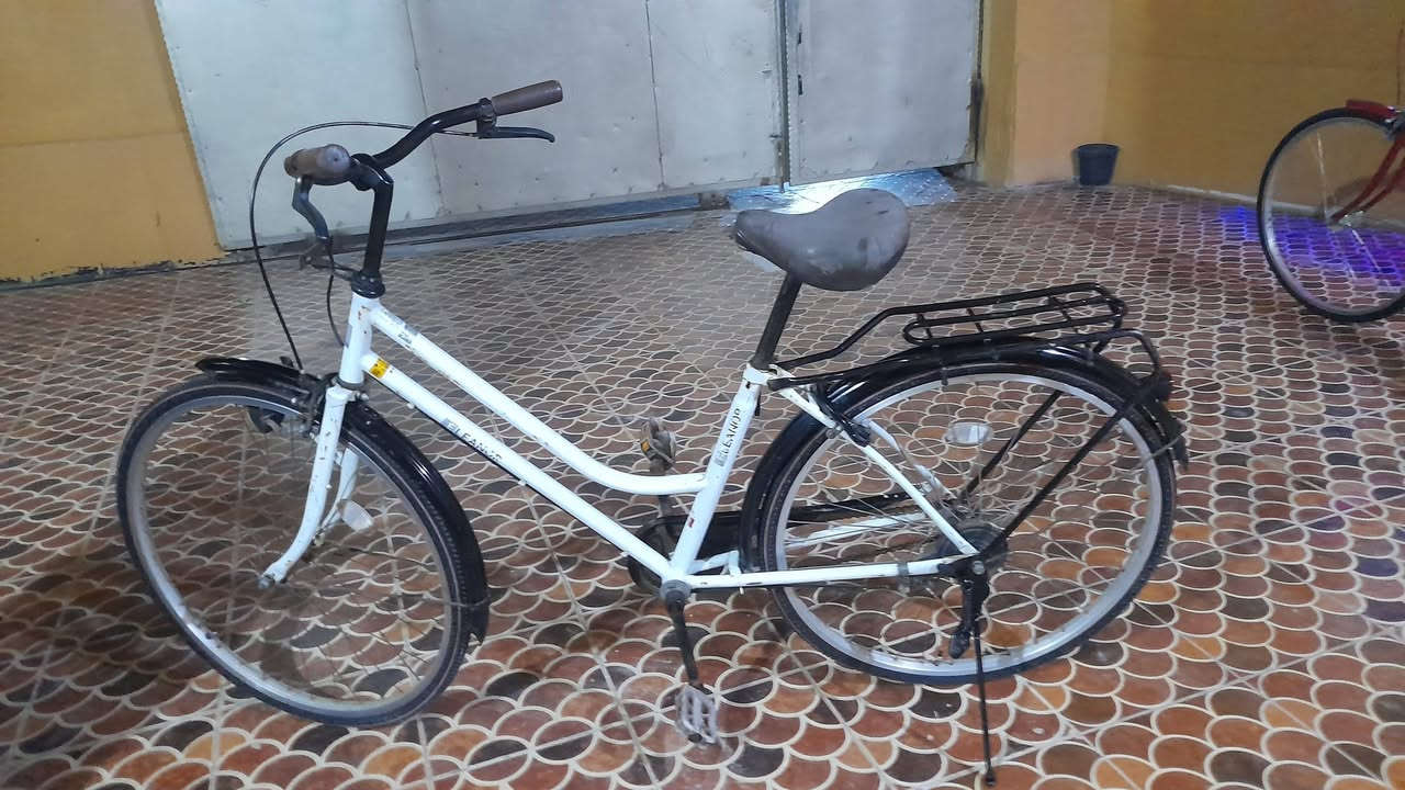 سلام عليكم بيسكلات ياباني للبيع حجم ٢٦ مال باله سعر /لاحمر ٨٥ / ولابيض / ٧٠ / المكان بغداد أبو غريب خرنابات رقم الهاتف ***********
