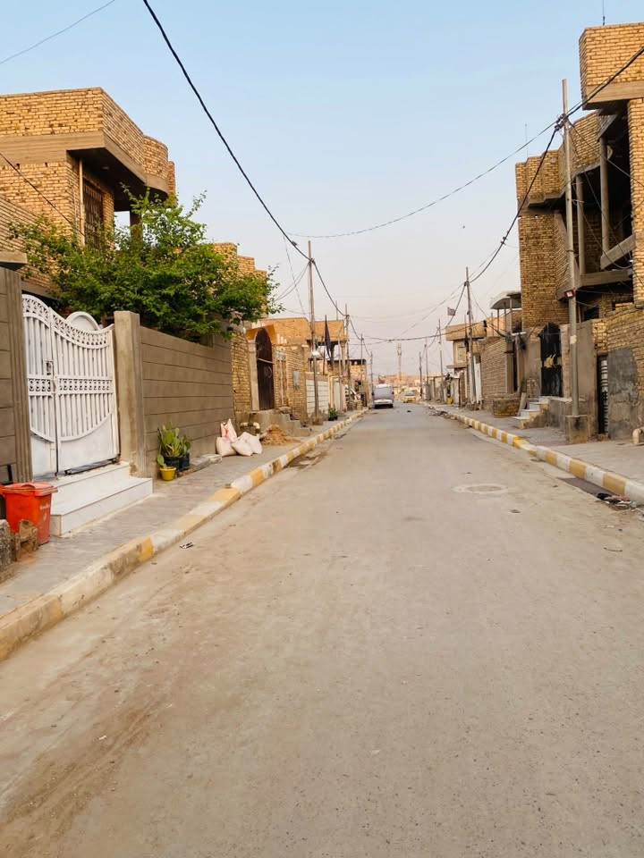 🟥 بيت للبيع - طابو صرف 
الموقع : الديوانية حي العسكري الثاني شارع ستين ثاني فرع ثاني بيت عن الشارع العام قرب مخبز جمكران 

▫️المساحة ٢٢٠ متر  
بناء كونكريت مسلح يتكون من :
الطابق الاول 
غرفتين نوم وصالة و استقبال ومطبخ وطارمة وحديقة ومجاميع صحية داخلية وخارجية 

الطابق الثاني 
غرفتين نوم وصالة ومجموعة صحية + سطحين وبيتونة 

للاستفسار الاتصال على الرقم 
***********
