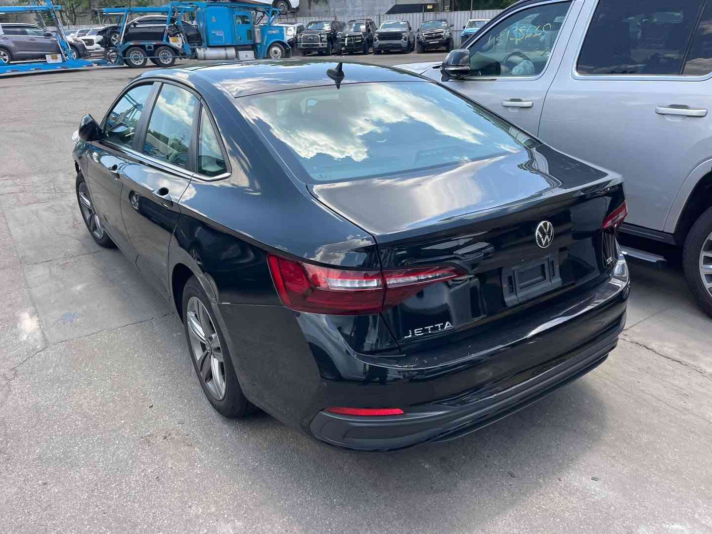 جيتا 2024 فول بانوراما 
سعر 125 بدون تصليح 
وصول جديد 
ماشي 45 الف 
رقم شاصي  3VW7M7BU3RM003557
مكان السياره عقرة
للأسفسار الرجاء اتصال او مراسلة الواتس اب
***********

جيتا 2024 فول بانوراما 
سعر 125 بئ جاكرن أربيل, العراق
