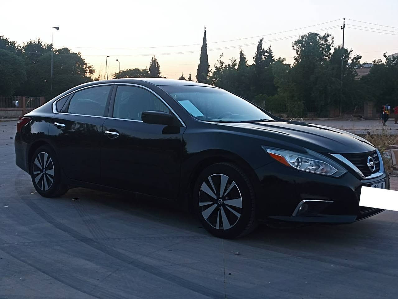 نيسان ألتيمة S (Nissan Altima S)
‏* الموديل: 2018
‏* اللون: أسود لمّاع
‏* المسافة المقطوعة: 77,000 ميل
‏* الرقم: السليمانية
‏* السنوية (الهزة/الترخيص): مجددة لغاية 2030 (بدون أي مشاكل قانونية)
​المواصفات:
‏* كوشن (كرسي) كهربائي
‏* مرايا كهربائية
‏* بصمة (نظام التشغيل الذكي)
‏* تشغيل عن بُعد (شغال)
‏* شاشة أصلية
‏* كاميرا خلفية
‏* ويل كب أصلية (أسود وكروم)
‏* كشافات ضباب (تەم‌بڕ)
‏* المحرك: 2.5 لتر (4 سلندر) – قوي جداً
‏* القير: أوتوماتيك (CVT) – ناعم جداً وبدون أي مشاكل
​الحالة العامة:
السيارة هادئة جداً أثناء القيادة، وقوتها وممشاها ممتازان جداً، وأتحمل بشرط الفحص.
​‏* الحوادث/الصبغ: صبغ جاملغ واحد فقط (قطعة واحدة - السربۆنید).
‏* السيارة مخدومة ونظيفة جداً (مال صديق / ماكينة بيت).
‏* التحويل بشرط.

 سعر 116  معامل 
 واتس ئەپ ***********

