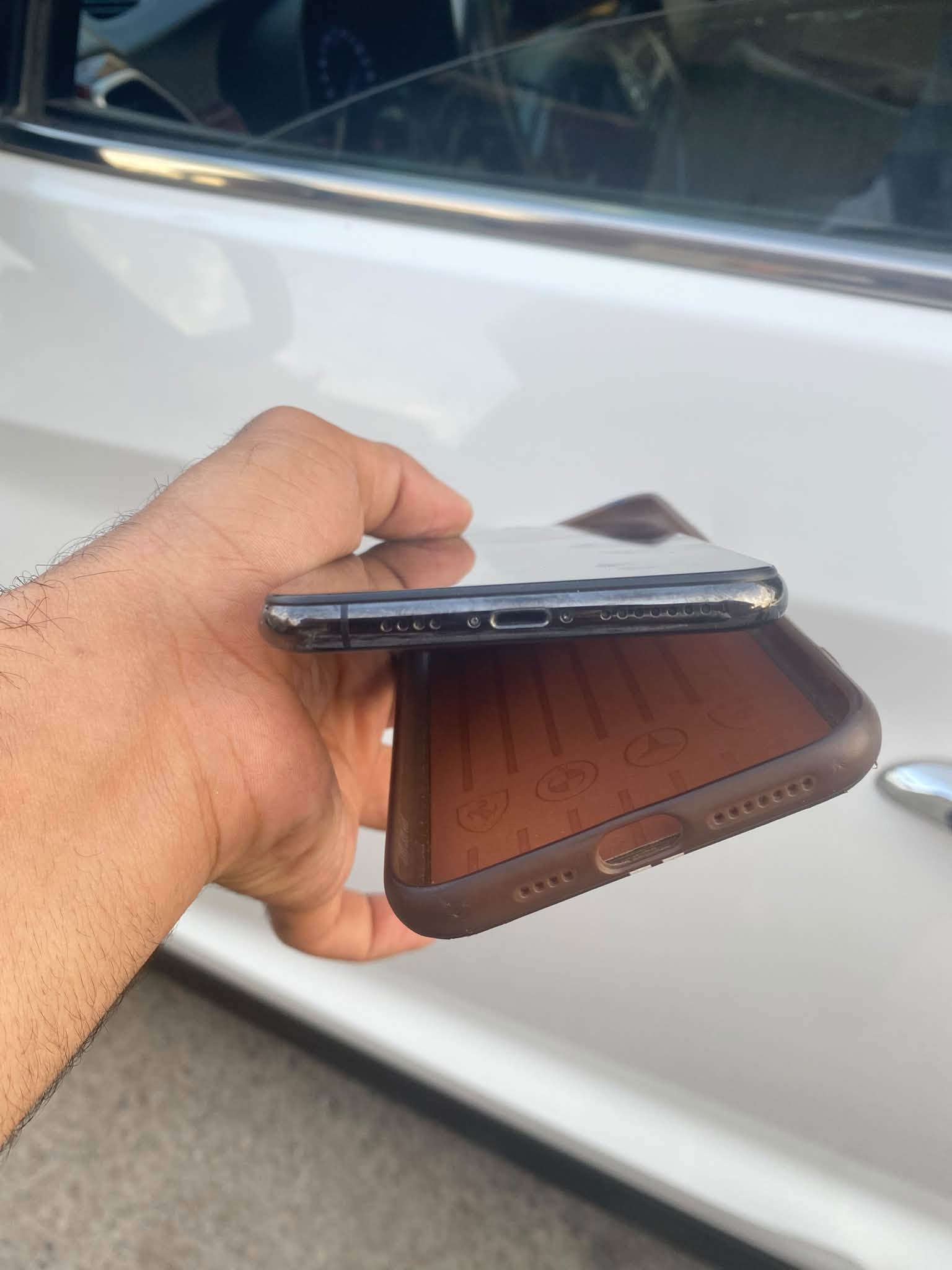 ايفون ١١ برو ماكس • بطارية ٨٧٪ • مكفول