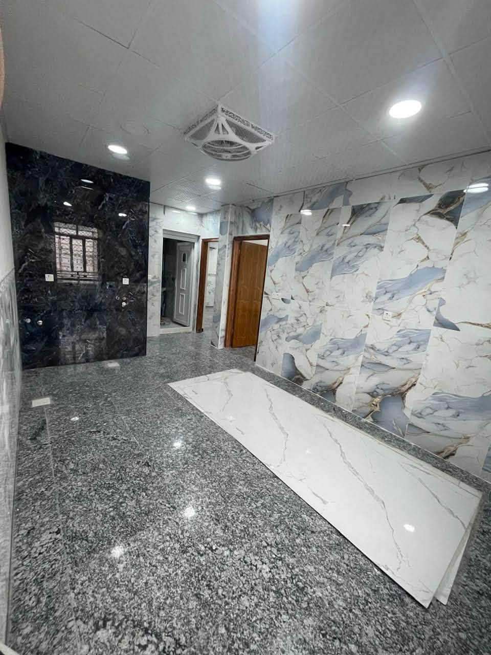 للايجار

السلام عليكم

شقة للايجار / عوائل فقط 
طابق اوووول يعني درج تصعد 

سخان / سبلت مركزي /خط مولد جاهز / خدمات كاملة / خط انترنيت
ماء جاهز بدون انقطاع 

السعر 550 الف 
***********
تفاصيل بالمنشور

