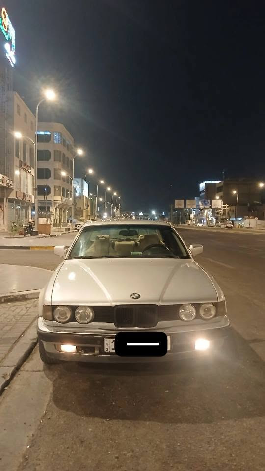 السلام عليكم سياره bmw 1991 730 
مكينه 35 مفتوح السياره  مصبوغه عام جماليه بدون ضربه مكينه كير حداده تبريد كله جاهز غرفه جديده دبل جام دبل جكمجه يحتاج الها واحد يرتبها السياره بيها بعض الملاحضات   سنويه منتهيه رقم بغداد شرط التحويل سعرها 45وبيها مجال حك جيتك او مراوس 
***********
*********** البصرة, العراق
