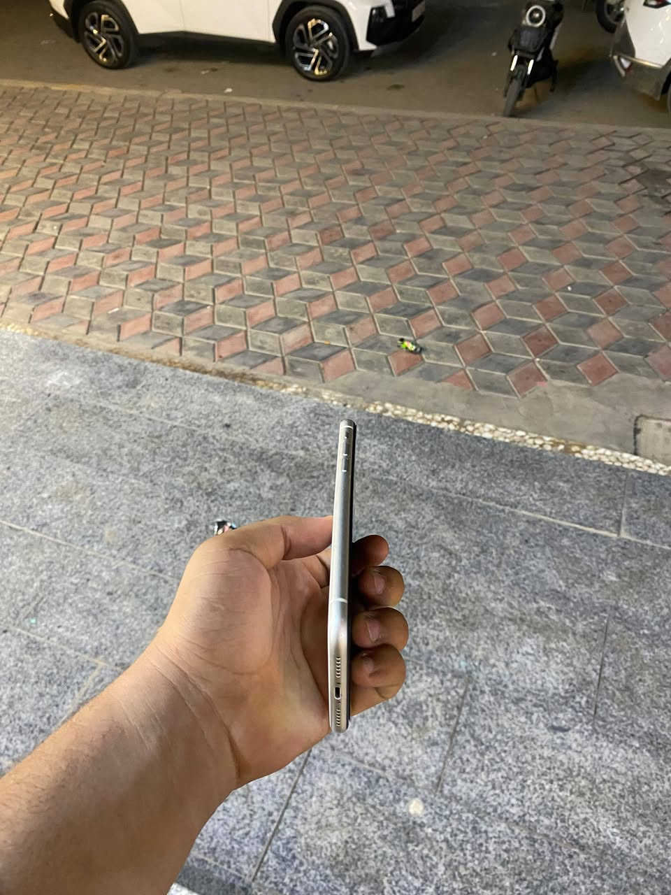 آيفون ١١ • ١٢٨ جيجا • كسر بالظهر