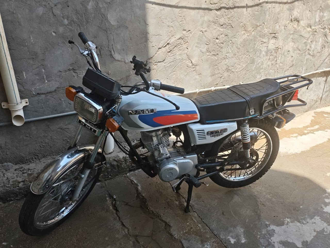 دراجه للبيع نوع ارشا موديل 19 بيه صوت بالكم شفت اوراق اصوليه كامله السعر 450 وبيه مجال بسيط الاتصال على الرقم *********** ..العنوان حله حي الضباط الثانيه قرب دور القضاة أو مشروع الماء شارع 80
