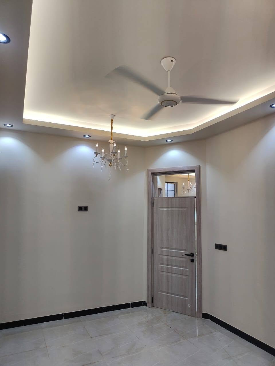 🏡 بيت للبيع في كربلاء – حي الحوراء
📍 العنوان: كربلاء، حي الحوراء جهة باب بغداد، عمود 37، نزلة القاضي.
🔹 المساحة: 100 متر
🔹 الواجهة: 8 متر
🔹 النزال: 12.5 متر
🔹 البناء: طابقين
🔹 عدد الغرف: 4 غرف نوم
🔹 البناء جديد
🔹 المواد المستخدمة: طابوق جمهوري + كونكريت مسلح
✅ جميع الخدمات متوفرة
✅ تبليط، مجاري، 
للمزيد من الاستفسار اتصل واتساب ***********
*********** كربلاء, العراق
