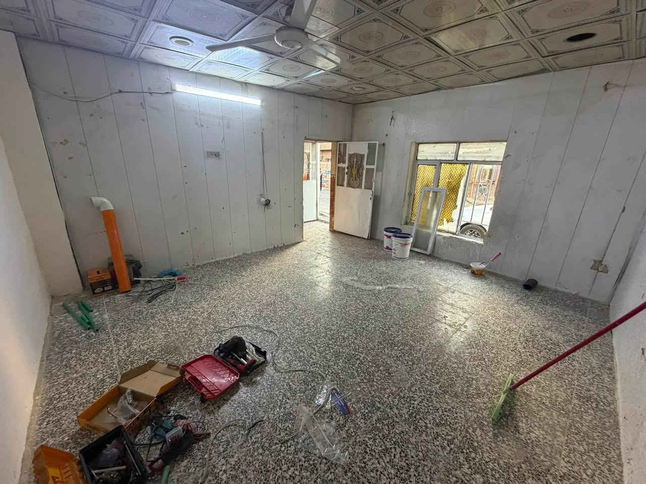 للإيجار
📍 الموقع: حي آور – قرب حسينية المصطفى

🏠 المساحة: 50 م²

يتكون من:

* استقبال
* مطبخ وخدمات
* الطابق الثاني: غرفة

📞 للاستفسار:
مكتب البديري
***********
