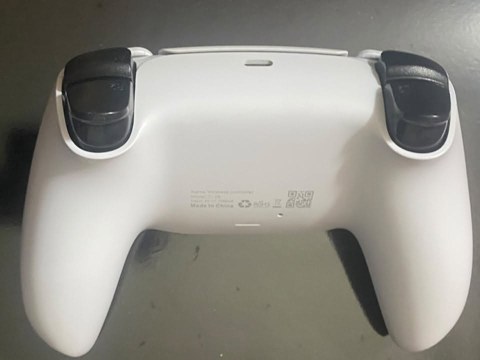 جويستك بليستيشن dualshock + جوستك تجاري للـpc نظام xbox360 مع كيبلات شحن
واتساب *********** / ***********
اربيل
