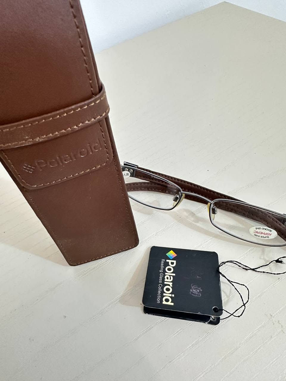 نظارات طبية للقراءة إيطالية أصلية (Polaroid و CentroStyle)، موديلات متنوعة وبدرجات مختلفة، جديدة مع حافظتها.
***********
واتساب او اتصال
نظارات طبية للقراءة إيطالية أصلية (Polaroid و CentroStyle)، موديلات متنوعة وبدرجات مختلفة، جديدة مع حافظتها.
