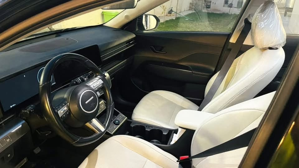 🚘 للبيع Hyundai Kona 2024 – وارد أمريكي

🔹 الموديل: 2024
🔹 اللون: أسود 🖤
🔹 المحرك: 2.0 DOHC
🔹 الممشى: 40 ألف ميل
🔹 المواصفات: فول أوبشن تقريباً، عدا فتحة السقف
🔹 الرقم: كربلاء والسيارة بكربلاء وبأسمي.

✨ المواصفات:
• تشغيل عن بُعد
• تدفئة كشنات
• شاشة متصلة
• كير تعليك
• تبريد قطعتين
• داخل جلد ابيض
• رادارات امامية وخلفية
• مثبت سرعة
• نظام تنقية الهواء والروائح داخل السيارة
• سبير مانازل وبحالة الشركة

✅ السيارة نظيفة جداً ومرتبة من الداخل والخارج وبيها كثير مواصفات.

⚠️ بالنسبة للحادث:
حادثها أمامي، عكس السياق، والضرر كان خفيف جداً وتم تبديل القطع المتضررة، وكل التفاصيل موضحة بالصور .

السعر:  176 $ ورقة
📍 للتواصل ***********

نص مكتوب في الصور:
- Galaxy Note20 Ultra 5G
- 000-40628235 - 10/22/2024 - IAA Inc.