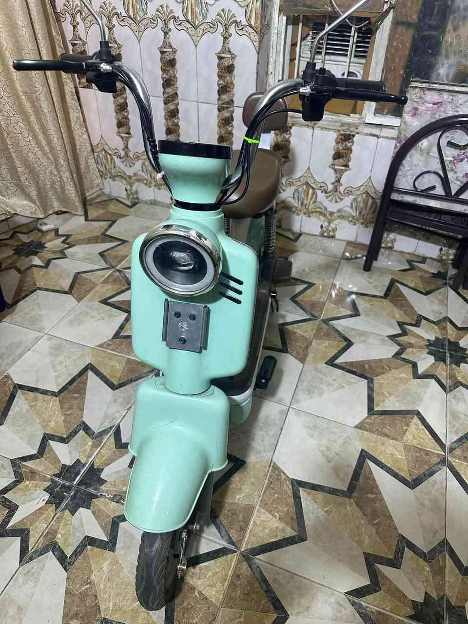 السلام عليكم دراجه شحن حجم 14 جديده كلش والله متروكه بيه4 بطا ريا ت بيه وحده ضعيفه السعر 200 الف بغداد حي الأساتذة قرب حي الجهاد *********** تحياتي للجميع
