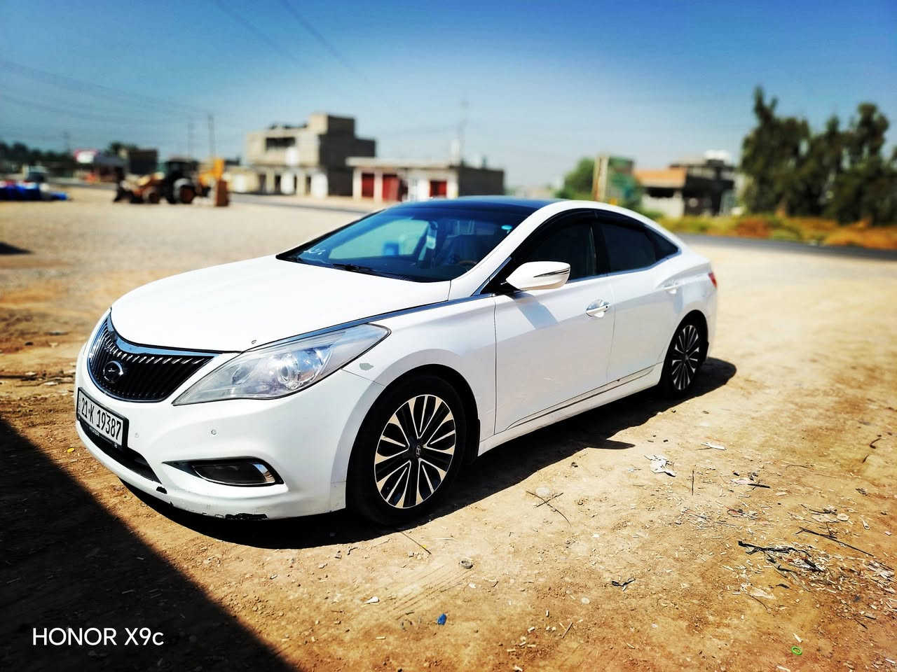 للبيع. أزير 2012 خليجي خـلـيـجـي فول مواصفات ViP رقم سليمانيه تحويل ثاني يوم هزه جديده
السونار مرفق مع الصور 
مكينة 4 سلندر  دوش.2400 ( ما مفتوحة )
- مواصفات السيارة ViP فول 1/1
- بصمة تشغيل
- بصمة ابواب
- بصمة جنطة
- بنوراما طكتين
- كشنات جلد
- كشنات كهربائية
- 
- حساسات خلفية
- تبريد خلفي
- كشنات تدفئة
- بردة خلفية كهربائية
- اوتو هولد
- اشاير بل مري
- مري شفط
- داخل صاج اسود
- سماعات انڤنتي
- مانع انزلاق
- مثبت سرعة
- تحكم استيرن
- انارة داخلية ليزرية
- انارة بل دشبول
- 
 
- انارة بل ابواب
- لد امامي
- لد خلفي

- دبل اكزوز خلفي
- اوكس + USB + ابلوتوث 
- تخم تاير
سياره نضيفه وحلوه وجاهزة للاخير
السعر 118 بيها مجال قليل *********** مكان ديالى الخالص 
‏‭
للبيع. أزير 2012 خليجي خـلـيـجـي فول مواصفات ViP رقم سليمانيه تحويل ثاني يوم هزه جديده

نص مكتوب في الصور:
- HONOR X9c