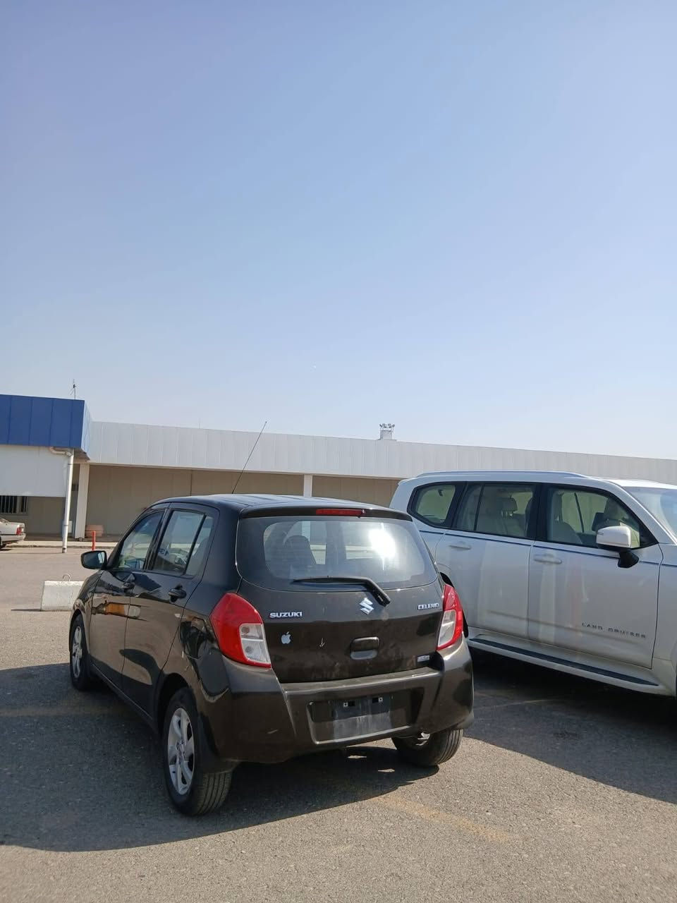 سوزوکی سلیریو ٢٠١٥
گێر و مەکینە کیا پیکانتۆ بەشەرت تەقە و رەقە بەشەرت
رەقەم هەولێرە و بەناوی خۆمە ٢٥٠ هەزار غەرامەی لەسەرە دەدەمەوە
رەقەم و فەحس و هەزەی نوێیە
٤ پارچەی بۆیاغە ناو دەرگای سایەق تۆزەکی گرتیە لە هەولێرم
نرخی 58$ مەجال  *********** أربيل, العراق
