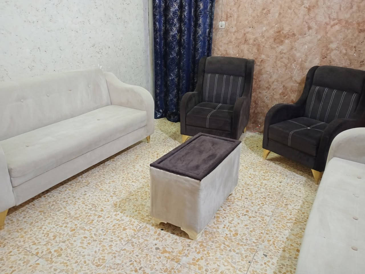تخم 8مقاعد موديل تركي تسكام وقوي ثكيل تكمه جديد كلش اي ضررمابي نضيف جد شرط النظافه والقوه سعره 240يوجد توصيل داخل كربلاء ***********
