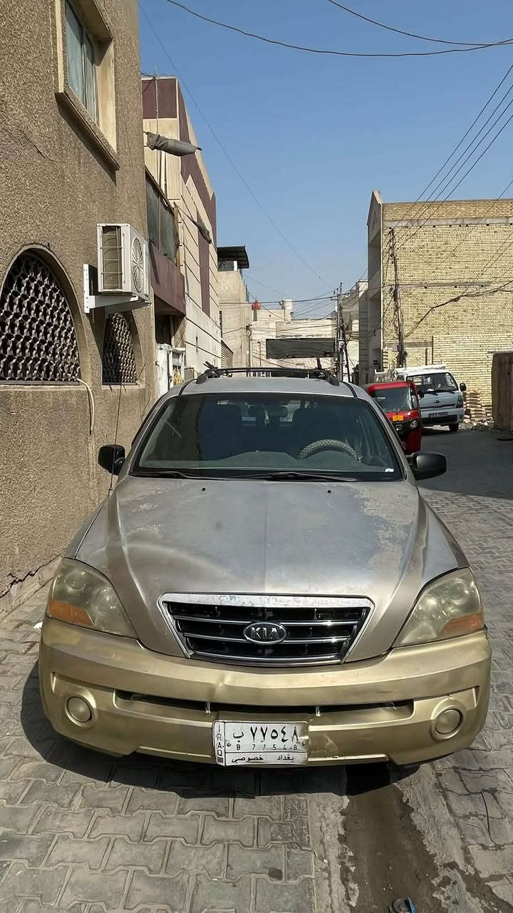 السلام عليكم كيا سورنتو 2007 للبيع السيارة كير ومكينة خير من الله تبريد شغال مبدل بيها فقط جاملغ جهة السائق رقمها بغداد وبأسمي تحويل ثاني يوم السعر 78 وبيها مجال مكاني بغداد الرقم ***********
