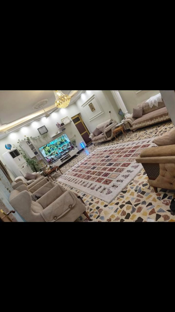 بيت 303 متر بناء 2015 طابقين
واجهه 12 متر
5 نوم كلهم مساحات كبيرة 4 صحيات مناور كراج كبير حديقة
الموقع غزالية شارع المركز اول فرع عاليمين فرع مكتبة بغداد
الجاهز للشراء
سعر المتر 1650 
للأتصال ***********
