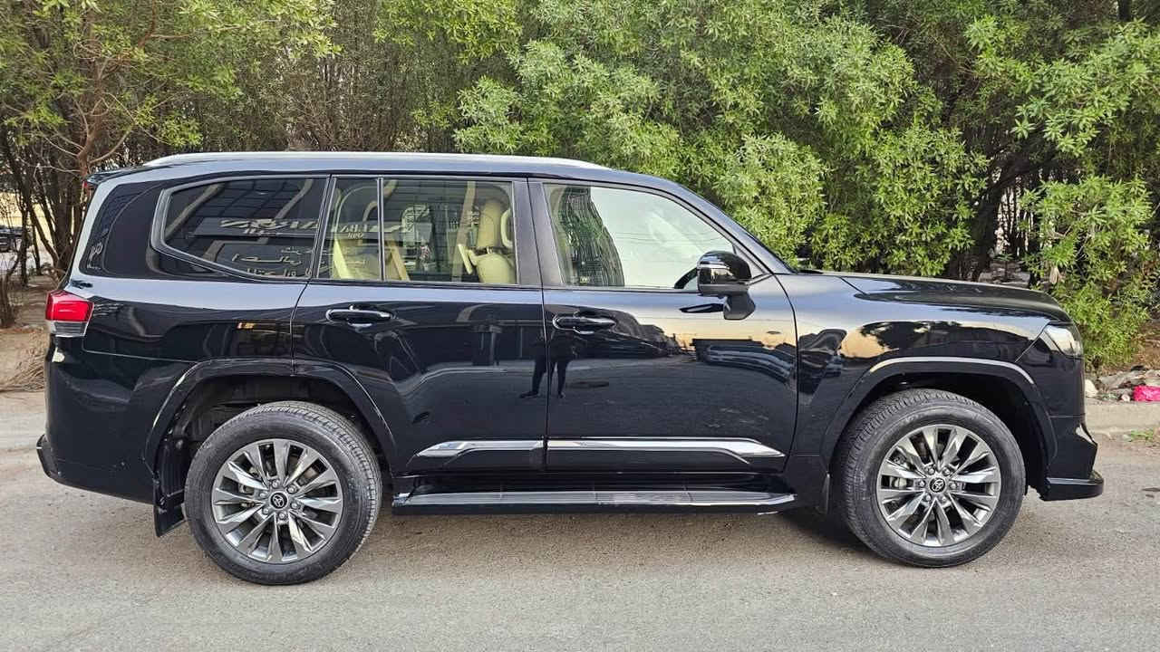 السلام عليكم
لاند كروز GXR

اسود للبيع 2024 

مكفولة  

مغلفة ppf 

رقم بغداد 

ماشية 29 الف

3 شاشات 

محرك 4000 تنفس طبيعي

السعر 663 ورقة وبيها مجال 

مكان سيارة بغداد 

***********
