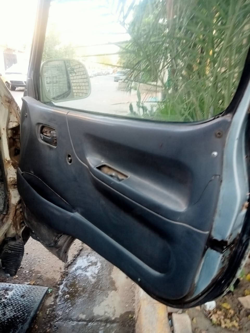 السلام عليكم
عندي كيا هايسة 
كهربائيات شغالة
تاير نص عمر
مكينه فتون
رقم قادسية
السعر23$
والتفاصيل اتصلو علة هذا رقم ***********
