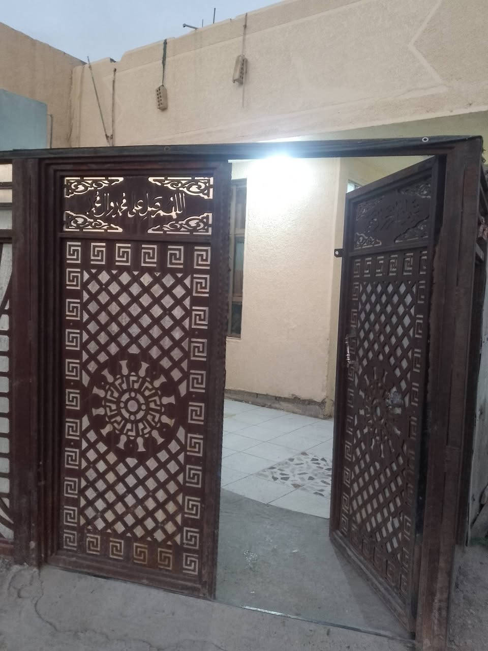 🏠 بيت للبيع – منطقة الكرغولية / البانزيخانه
السلام عليكم ورحمة الله وبركاته
بيت للبيع بمساحة 125 متر، جاهز للسكن وما بي أي نقص، موقعه مميز ومرتب، بيت ركن ووجه على الشارع ويبعد عن الشارع الرئيسي تقريباً 200 متر.
📍 الموقع: منطقة الكرغولية – البانزيخانه
📜 سند 25 + قرار محكمة
💧⚡ متوفر ماء وكهرباء
🏠 البيت قاط ونص ويتكون من: • استقبال
• صالة
• مطبخ حار وبارد
• بالطابق العلوي غرفة وصالة
💰 السعر والتفاصيل: عند الاتصال.
📞 للاستفسار: ***********
