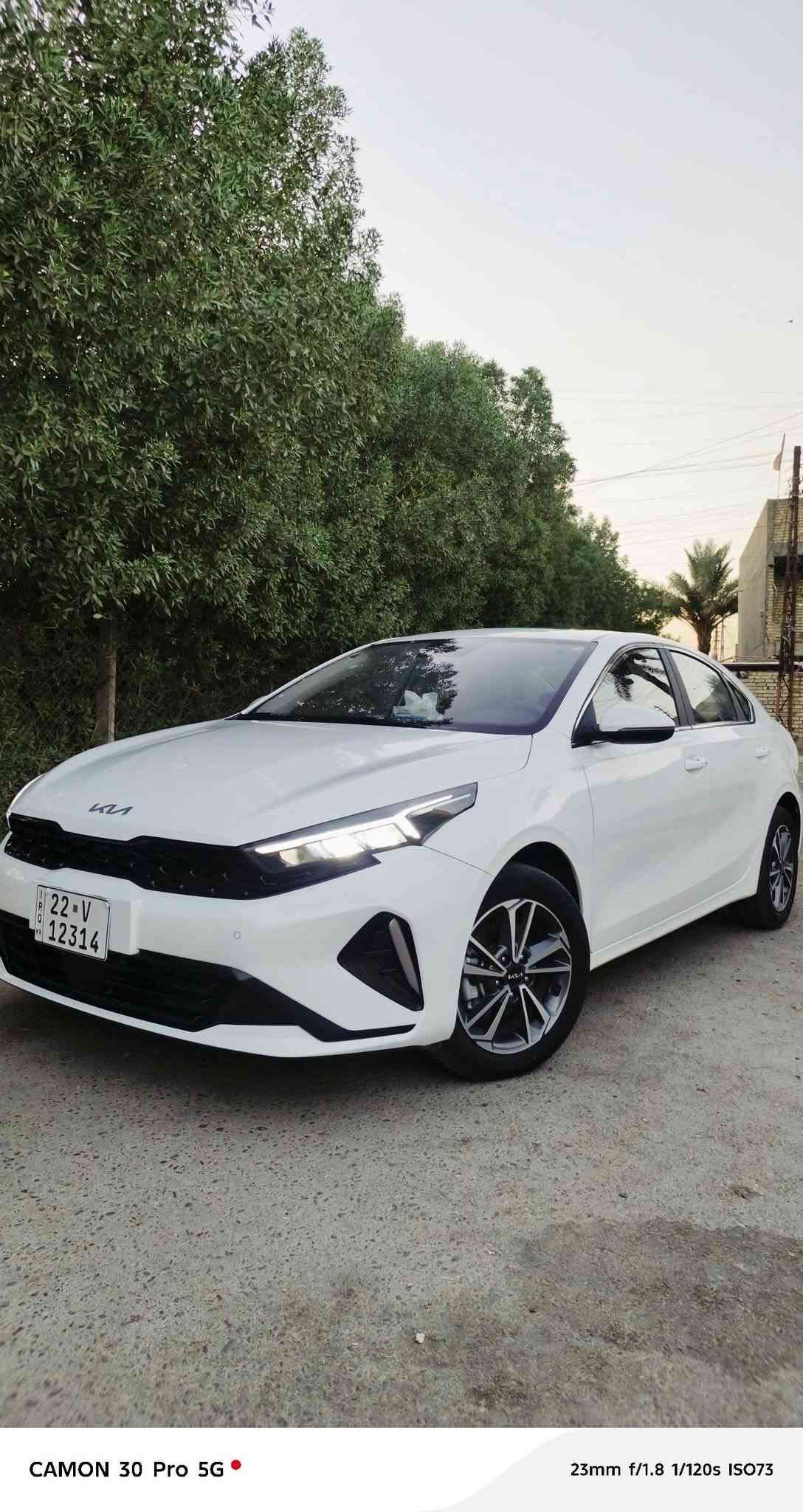 السلام عليكم من رخصة الادمنية المحترمين
كيا k3  للبيع موديل ٢٠٢٤  رقم اربيل مميز باسمي  ماشية (٢٦٧٠٠  كم ) 
مواصفات السيارة  حساسات اماي خلفي
بصمة باب السائق  وداخل جلد وفتحه بالسقف وكامرة خلفية دوارة  ومواصفاته معروفة السيارة كلش نظيفة مثل ماموضح بالمنشور  الشراي يتصل على الرقم ***********   وموجود واتساب بهذا الرقم الي ايحب يتواصل  السيارة مكانهه بغداد جسر ديالى القديم  واعتذر عن المراوس محتاج فقط بيع السعر ١٤٢ $ 
وبيهه مجالى حك الجية كلش بسيط  وشكرا
