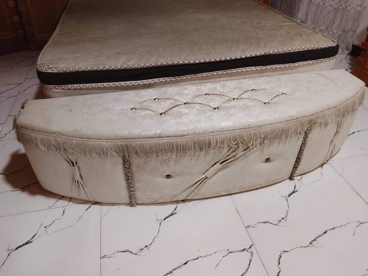 السلام عليكم 
غرفة نوم جديدة جداً اللّٰه شاهد اخذتهه بمليونين و١٠٠ ( ٢.١٠٠.٠٠٠) وحالياً اريد ابيعها ب مليون و٧٥٠ (١.٧٥٠.٠٠٠)
العنوان/الحسينية /السكلات
***********
