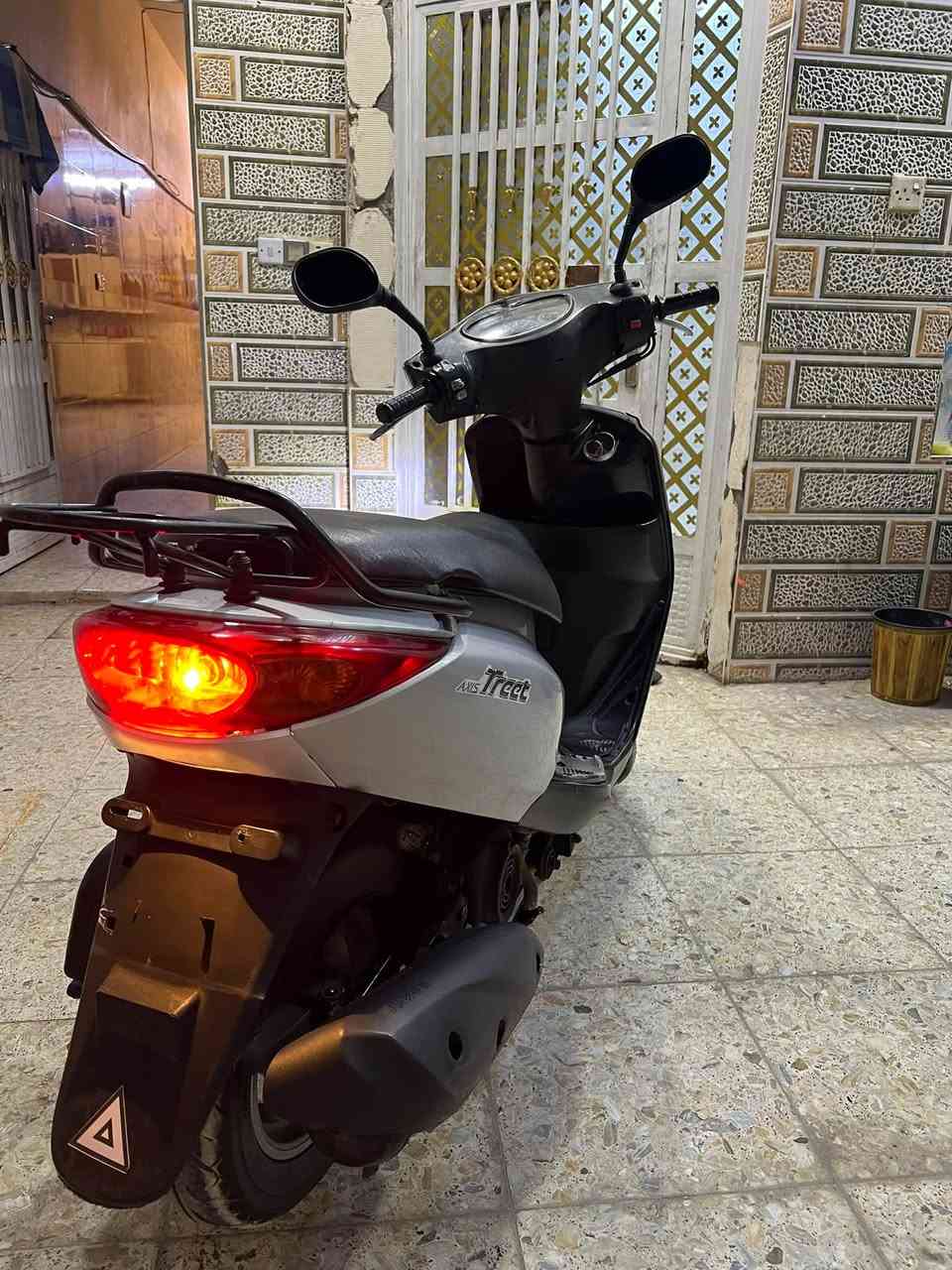 دراجه اكرز ياباني خطين نوزل دراجه بلاديه مال رمبه محرك جديد بل كارتونة كهربائيات كلها شغاله نكره سلف جديده بمعنى الكلمه اتصال السعر مليون و٥٠ وبيها مجال للطيبين اتصال فقط ***********
