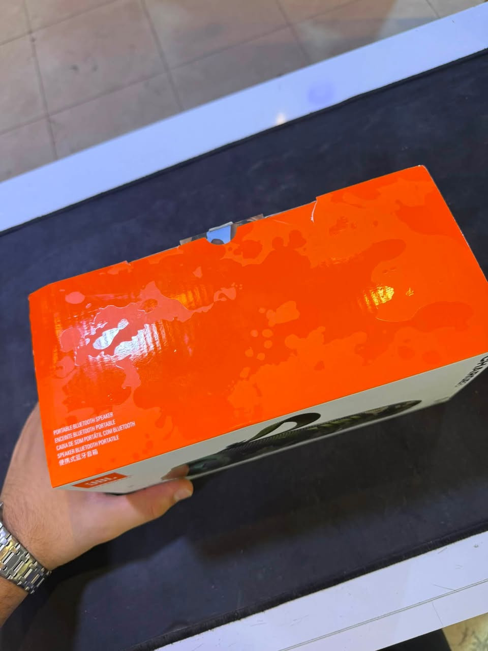 Jbl charge 6 سبيكر
اعلى كواليتي صوت واضح و ضخم غير مستخدم باله 
اعلى سعر ابيعه 
متوفر توصيل لكل محافظات 📦🚚
WhatsApp *********** 📞☎️
