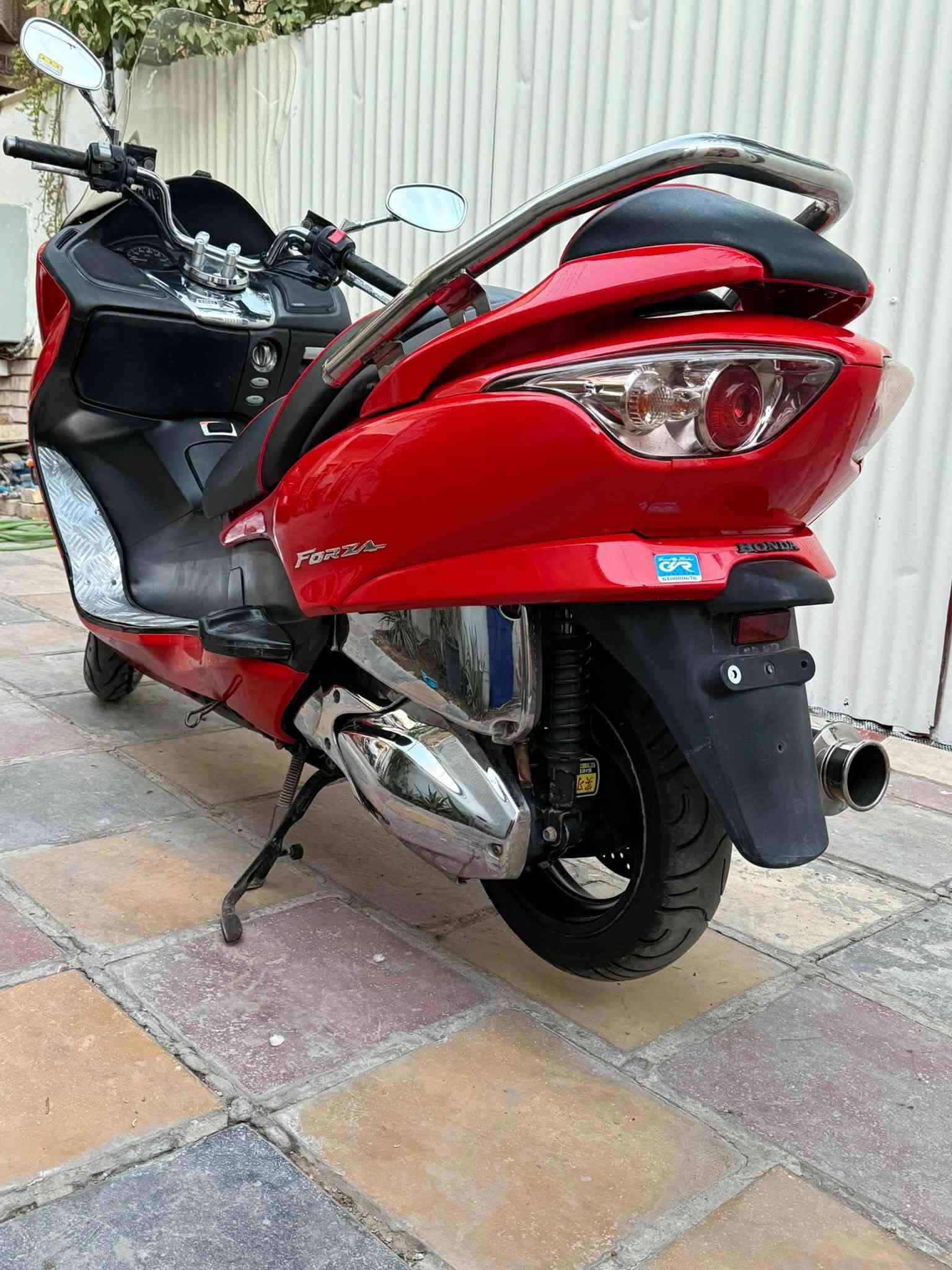 فورزا09 7 كير4 تحويلات + sport
/بصمه وحده +جانة طويلة اصلية + دبلات نيكل + Gps+ جداحة بجكمجة+ يدات بريك وسيدة سايد بريك ودوس وقبق الكلجات والشوتهة سستم نيكل كامل + زنون ثلجي اصلي وياها + تجوة + اكزوز ماركة صوتها كلش حلو ماشية ٤١ الف كيلو 

ملاحض : اوراقها كاملة + صورها اليوم مصورهن يعني تجي تلكاها نفس الصور حبة اختلاف ماڪꪆَ + صور مكينتها موجودة  

مكينه  ممفتوحه  / كلجات كفاله جويتر واحد ونص  جيب فيترك وتعال افحص على راحتك 

لون احمر    / نضافه٩٠٪؜ 

شلعه معدل قويه / كهربائيات كلها شغال / تراي يخبل ونعومه فول 

ملاحضه : دراجه حلوه ونضيفه ومداريها جيب  فيتر وتعال كلبها على راحتك 

سعرها ( مليون و٣٠٠ ) مكاني بغداد البنوك او الشعب  

للاستفسار  : هـ ***********
