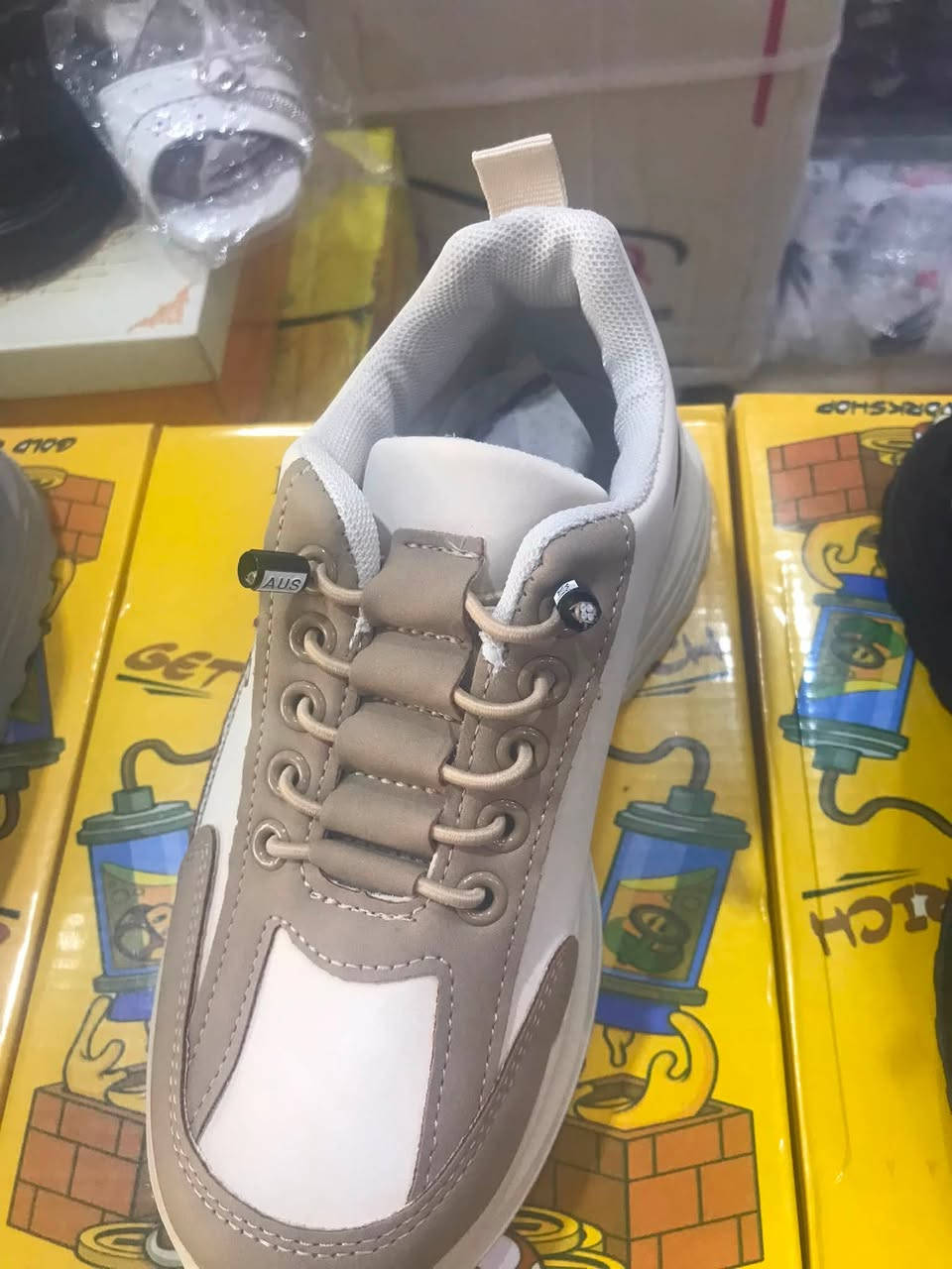 ياالله 💁💕
#أحذية ولادي -بناتي 👞👟🥿👠
قياسات وموديلات والوان مختلفة 

كوزمتك ريحانه ㊙️

#العنوان /الكوت-الانوار -شارع المواكب 

للحجز/***********📲
توجد خدمة توصيل ✈️
