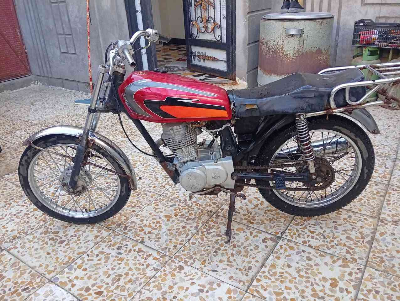 سلام عليكم مره خصت مدير الكروب دراجه يراني حلوه ونضيفه كلك كلك البيع سعر 300وبيه مجال حك الجيه مكاني البصره ام نعاج مقابيل معمل ثلج لامي ***********وشراي بخدمته
