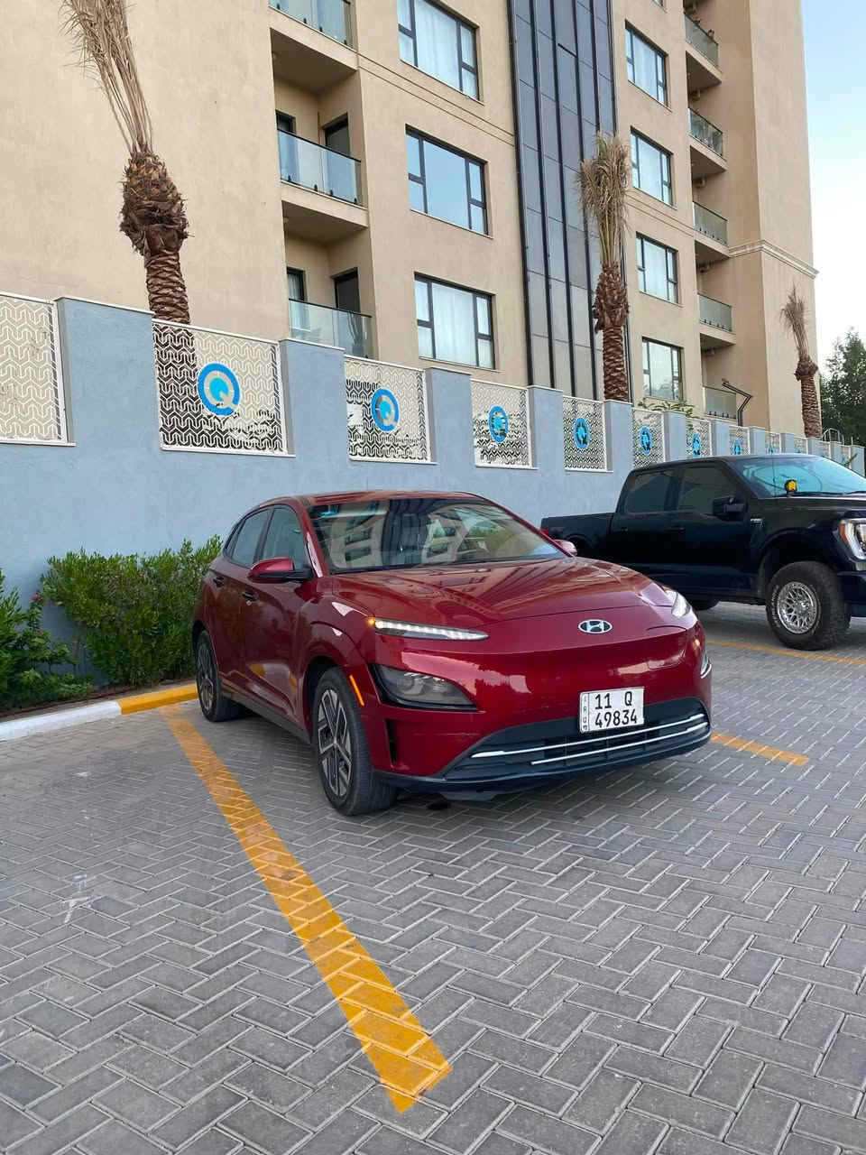 السلام عليكم
للبيع أو للمراوس 
 كونا كهرباء بالكامل 2023 وارد امريكي فول كهرباء تشتغل على الشحن كهرباء فقط بدون بنزين وبدون دهن محرك 
بطارية ليثيوم حجم الكبير 64K كيلو واط الشحنه الواحده يمشيها حوالي 500 كيلو متر سياره نشطه وخصوصا بالتسارع
ماشية 63 الف
حادثه باب خلفي صبغ  فقط
1.كيجات دجيتل
2. تحديد مسار
3. شاشه
4.ويل كب كروم
5. كشنات تدفئة
6. تحكم
7.نظام سبورت + عادي + ايكو
8.رادارت جانبيه
9. بصمه
10. هيترات بالكشنات
11.كشنات كهرباء
12. هندبريك بصمه
13. بصمة ابواب
14. تشغيل عن بعد
15.رادار امامي وخلفي
16. كير دكم
17. توقف ذاتي
18. مثبت سرعه
19. مانع انزلاق
20. شفتات تحكم سرعه تفاعلي
21. شاحن USB و لاسلكي
auto hold
السعر 135
***********
