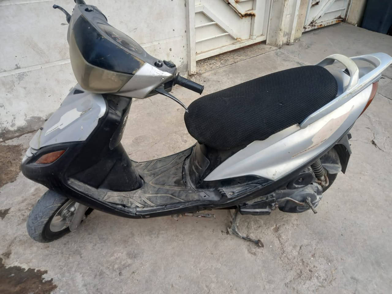 ماكس ثعلب شكل قديم محركها بلادي نظيف سلف كلة شغال تايرات باتري كلة جديد رايدها ب300 مكاني بغداد حرية 
رقم ***********

