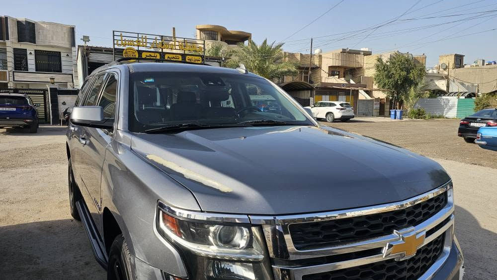 شفروليه تاهو LT موديل 2020 (وارد أمريكي) -
حادث كشر بابتين جه السايق 
 المواصفات الكاملة
​المواصفات التقنية (LT):
​المحرك: V8 مع نظام توفير الوقود.
​البصمة: بصمات على جميع الأبواب + تشغيل بصمة.
​الإنارة: إنارة ترحيبية في مقابض الأبواب (يدات البيبان).
​الملاحة والشحن: نظام تحديد المواقع (Navigation) + شحن لاسلكي للهاتف.
​الرادارات: رادار أمامي + رادارات جانبية (نقطة عمياء).
​الأنظمة: تحديد مسار + تحذير اصطدام + حساس مطر.
​الشاشة: شاشة كبيرة + كاميرا دوارة + قاصة خلف الشاشة.
​المرايا: مرايا جانبية شفط ( كهربائي).
​الداخلية:
​الكراسي: جلد أسود ملكي + مقاعد طيار مفصولة.
​التدفئة: تدفئة كراسي + تدفئة مقود.
تبريد ثلاجه.
​التشغيل: تشغيل عن بعد.
​الصندوق: صندوق خلفي كهربائي.
​الثبات: نظام ABS + مانع انزلاق.
​الحالة العامة:
​كير وماكينة ومحرك وشاصي وحدادة انظف سياره بين خواتها وبشرط الفحص.
​المكان: بغداد.
​السعر: (27,000) وقابل للتفاوض.
​للاستفسار: *********** بغداد, العراق
