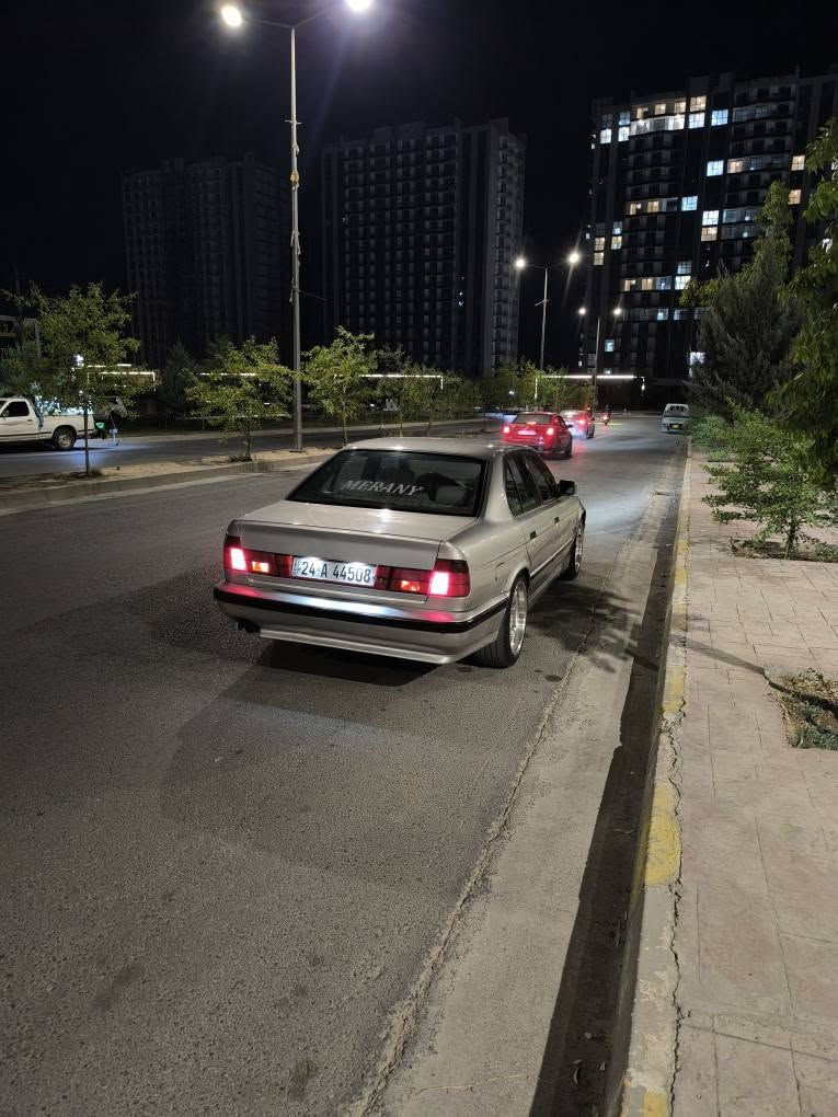 Bmw
مۆدیل 1991
مەکینە 520 دیجیتال
گێر عادی 
4 جام کارەبایی
تەبرید 
قفل مەرکەزی
گێر و مەکینە بەشەرتی 10 فیتەر
تەقە و رەقە بەشەرت 
کارەبایی هەموو گیانی بەشەرت
رەقەم و سەنەوی نوێیە هەتا 2030
وەکالە و بەناوکردن بەشەرت
براوە وەرگەرای بەشەرت
100 هەزار غرامەی لەسەرە دوای محامەلە دەت دەمەوە 
یەک جاملغی پێشەوە لای سەکنی هەیتی کەمەک ژۆری گرتیە شانسی بەشەرت لۆکە 
سەیارەکە لە رسمەکان جوانتر نەبو نەت هەوێ 
لە هەولێرم 
موشتەری نی سەرەم مەیەشێنە 
سعری 44 $ محامەلە 
***********
*********** أربيل, العراق
