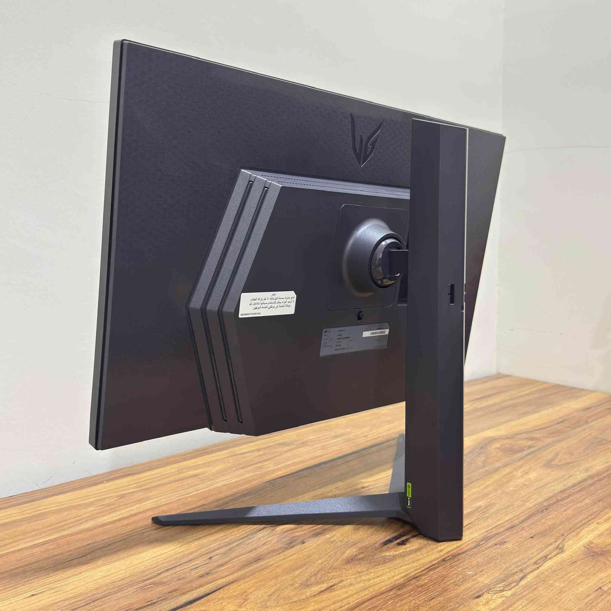 LG UltraGear • ٢٧ بوصة QHD • ١٨٠ هرتز